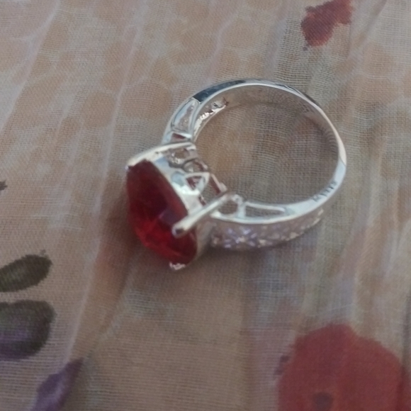 Beautiful Ruby Red Ring - Picture 4 of 4